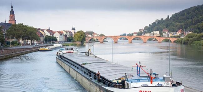 内卡河上的运船(照片:Diemer) 内卡河上的运船(照片:Diemer)