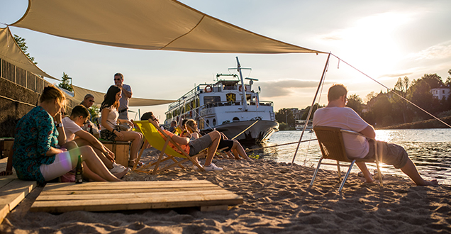 海德堡内卡河边休闲(照片:Dittmer) 海德堡内卡河边休闲(照片:Dittmer)